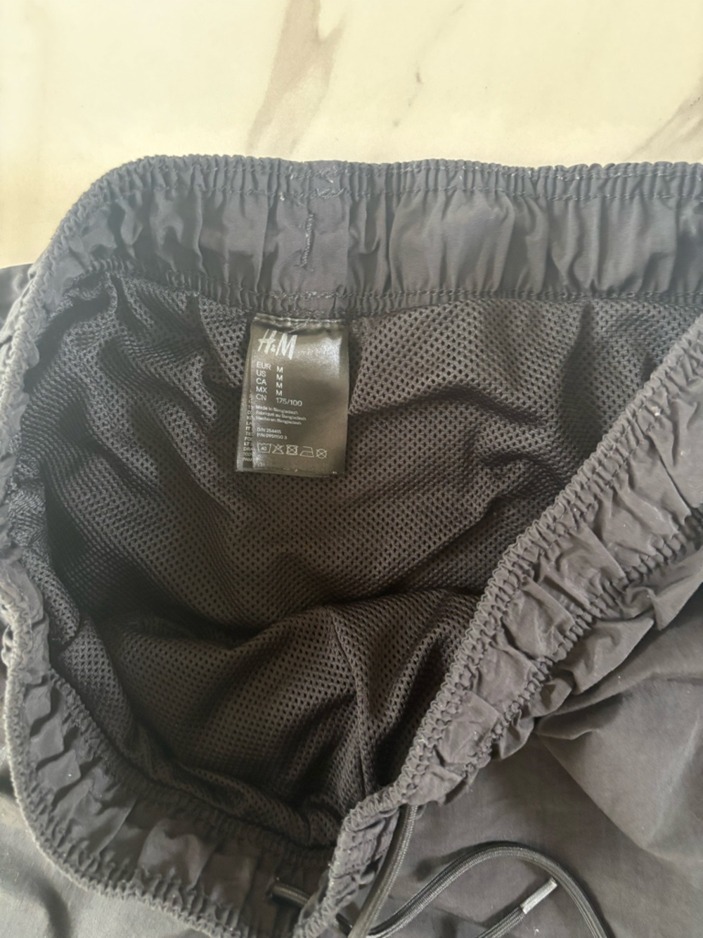 H&M Black Men's Swim Shorts M with Mesh Lining,Drawstring and Pockets Like New! - Picture 7 of 9